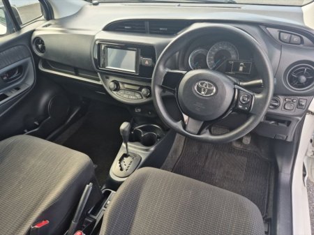 2017 Toyota Vitz - thumbnail 9