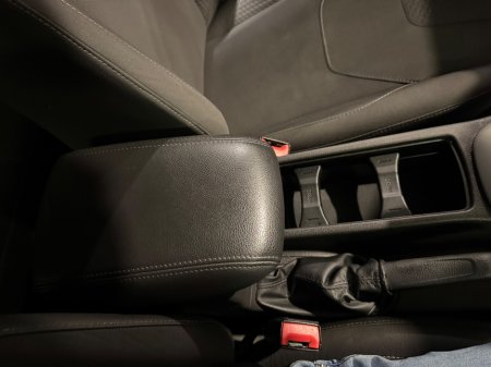 2015 Ford Focus - thumbnail 26