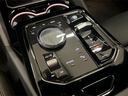 2026 BMW 5 Series 530e M Sport- IMMEDIATE DELIVERY thumbnail