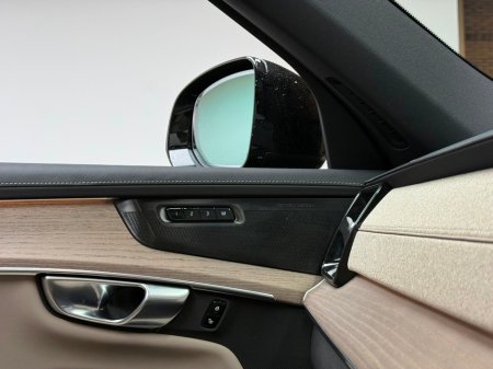 2025 Volvo XC90 - thumbnail 18