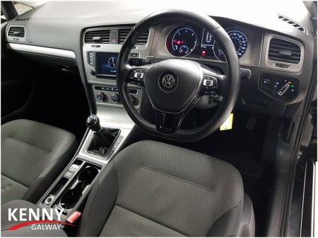 2016 Volkswagen Golf - view 2