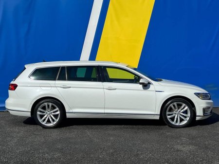 2017 Volkswagen Passat GTE VARIANT 1.4 HYBRID * HUGE SPEC * // TILT & SLIDE OPENING PAN ROOF // DRIVER MASSAGE SEAT // FULL SERVICE HISTORY €21,900