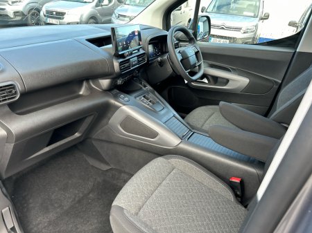 2026 Opel Combo 7 seater wheelchair automatic. €58,995