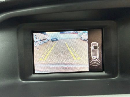 2019 Volvo V40 2.0D D3 MOMENTUM ED 5DR €13,950 thumbnail