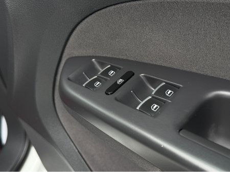 2015 Volkswagen Touran ( 152 REG ) HIGHLINE EDITION 7 SEATER * ALCANTARA SEATS * REVERSING CAMERA * SIMI DEALER - SPECIALISING IN IMPORTS OF JAP AUTOMATIC HI SPEC BLUEMOTION // LARGE TOUCH SCREEN // €15,450 thumbnail