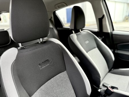 2020 Toyota Yaris - thumbnail 18