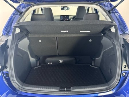 2023 Toyota Yaris HYBRID LUNA €23,950 thumbnail