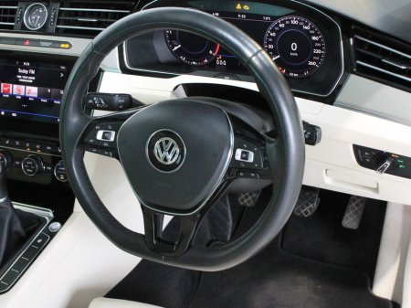 2018 Volkswagen Passat - thumbnail 11