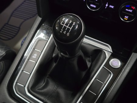 2016 Volkswagen Passat 2.0 TDI 150HP Highline BE €10,950 thumbnail