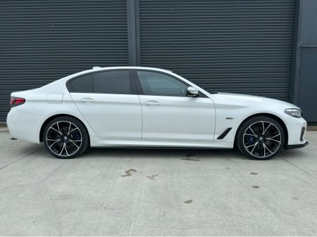 2022 BMW 5 Series - thumbnail 3