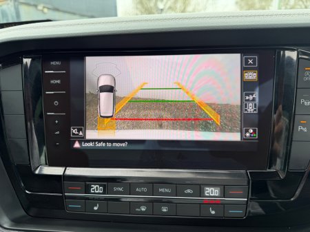 2021 Volkswagen Touareg - thumbnail 13