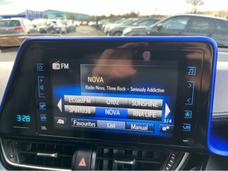 2018 Toyota C-HR DYNAMIC AUTOMATIC HYBRID 1.8 PETROL //MASSIVE SPEC//JBL SOUND SYSTEM//SAT NAV//FULL LEATHER HEATED SEATS//REVERSE CAMERA// €18,950 thumbnail