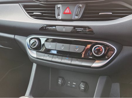 2018 Hyundai i30 I 30 DELUXE 5DR €14,950 thumbnail