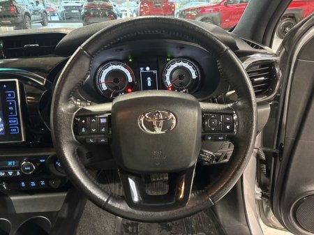 2020 Toyota Hilux DCAB INVINCIBLE AUTO €40,500 thumbnail