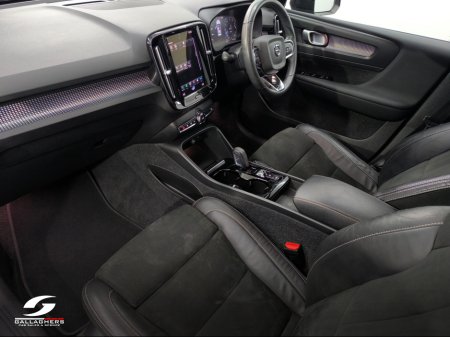 2022 Volvo XC40 (221) R-DESIGN T4 RECHARGE AUTO €33,995 thumbnail