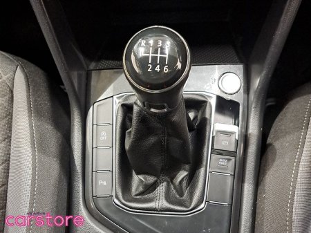 2017 Volkswagen Tiguan - thumbnail 16