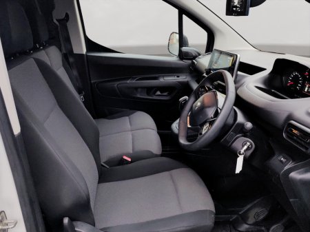 2020 Peugeot Partner  €10,995 thumbnail