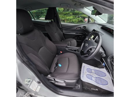 2022 Toyota Prius 1.8 Hybrid Luxury with Sat Navi & JBL €22,950 thumbnail