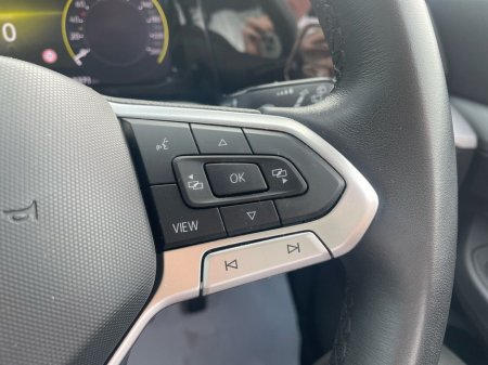 2024 Volkswagen Golf 2.0 TDI 115HP Life €27,475 thumbnail