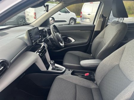 2022 Toyota Yaris Cross CR CROSS LUNA 4DR AUTO thumbnail