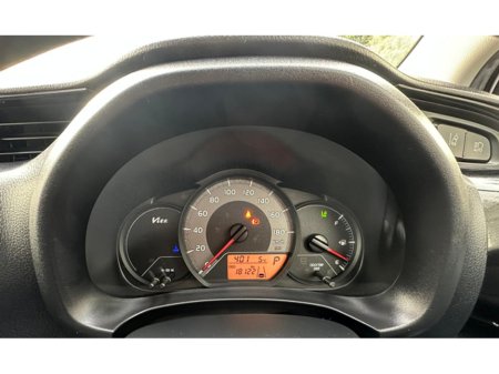 2019 Toyota Vitz - thumbnail 18