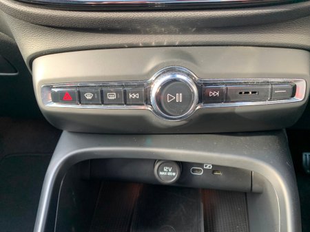 2025 Volvo EX40 - thumbnail 26