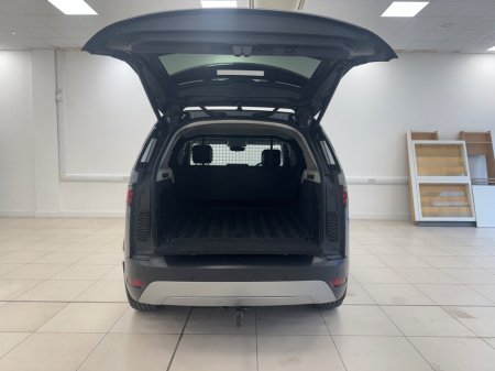 2021 Land Rover Discovery  €41,950 thumbnail