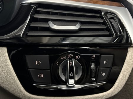 2019 BMW 5 Series - thumbnail 23