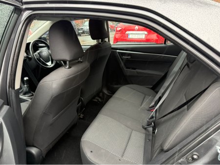 2016 Toyota Corolla - thumbnail 9