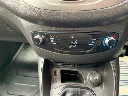 2018 Ford Transit Courier - thumbnail 19