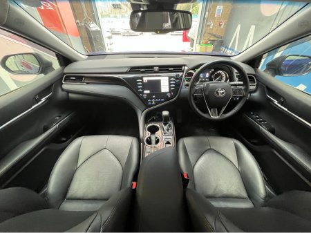 2019 Toyota Camry - thumbnail 17