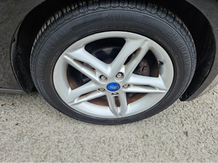 2016 Ford Focus - thumbnail 10