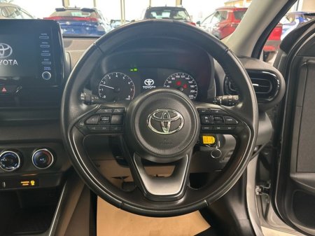 2024 Toyota Yaris - thumbnail 9