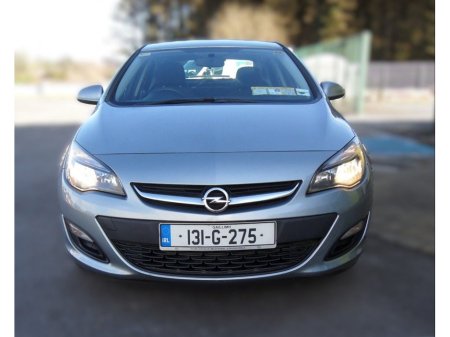 2013 Opel Astra - view 2