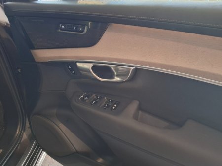 2025 Volvo XC90 T8 PHEV AWD AUTO PLUS - New Model - 7 Seats - Pan Roof - Black Leather - thumbnail