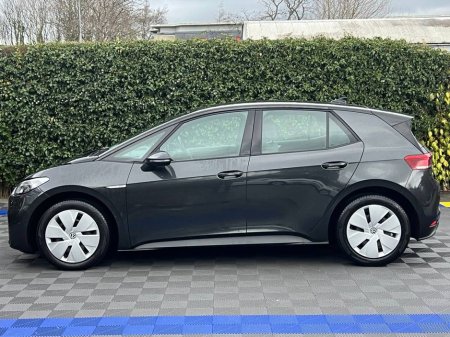2023 Volkswagen ID.3 LIFE 58KWH // APPLE CARPLAY/ANDROID AUTO // PARKING SENSORS // DUAL ZONE CLIMATE CONTROL €20,950 thumbnail
