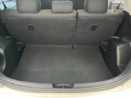 2019 Toyota Vitz - thumbnail 7