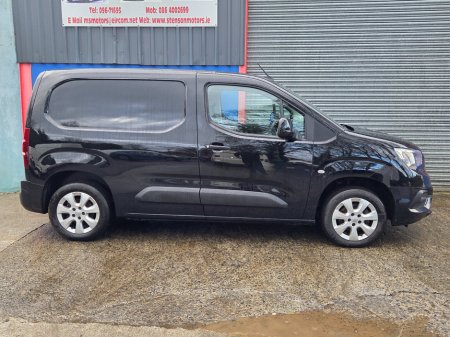 2021 Opel Combo  €12,499 thumbnail
