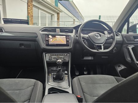 2019 Volkswagen Tiguan R-LINE 2.0 TDI MANUAL 6SPEED FWD 150HP 5DR €27,950 thumbnail