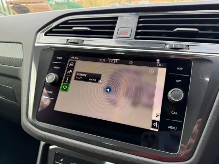 2023 Volkswagen Tiguan 231 D R-LINE 2.0 TDI 6SP FWD 150HP LOW KMS! €41,995 thumbnail