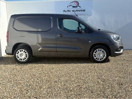 2023 Vauxhall Combo - view 4