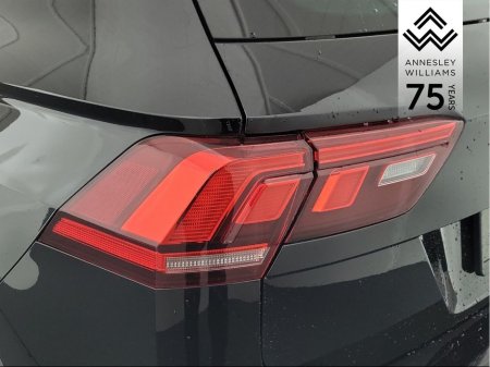 2023 Volkswagen Tiguan Tiguan R-Line Tsi Phev €38,950 thumbnail