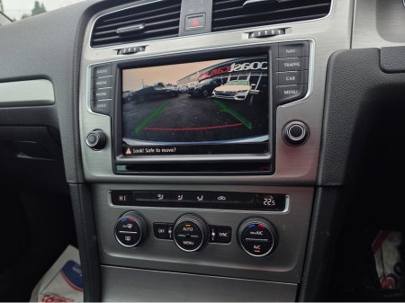 2017 Volkswagen Golf 1.2 TSI CARPLAY - ANDROID AUTO -  LANE ASSIST - PRIVACY GLASS  - REV CAMERA - LOW TAX BAND €15,950 thumbnail