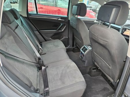 2021 Volkswagen Tiguan Eleg 2.0tdi M6F 150HP 5DR €31,990 thumbnail