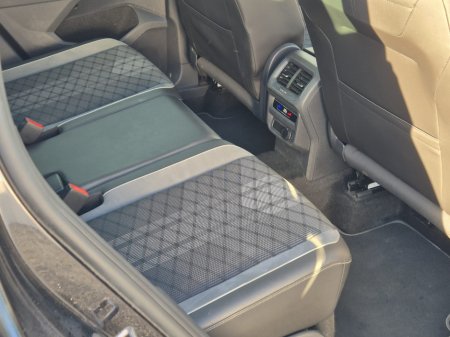 2022 Volkswagen Tiguan R-LINE 2.0 TDI MANUAL 6SPEED FWD 150HP 5DR €37,950 thumbnail