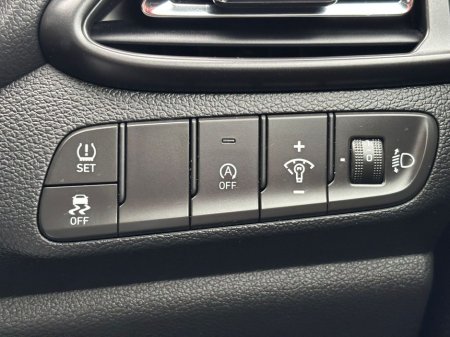 2024 Hyundai i30 SE CONNECT MHEV T-GDI €22,851 thumbnail