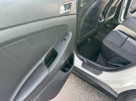 2016 Hyundai Tucson - thumbnail 21