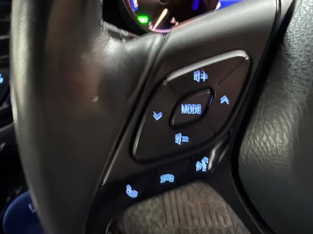 2018 Toyota C-HR 1.8 HYBRID LUNA €19,790 thumbnail