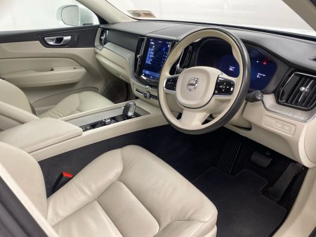 2023 Volvo XC60 2 YEARS VOLVO SELEKT WARRANTY T6 core PHEV 350hp €42,995 thumbnail