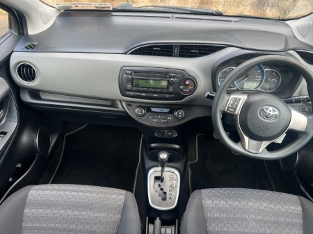 2016 Toyota Yaris - thumbnail 19